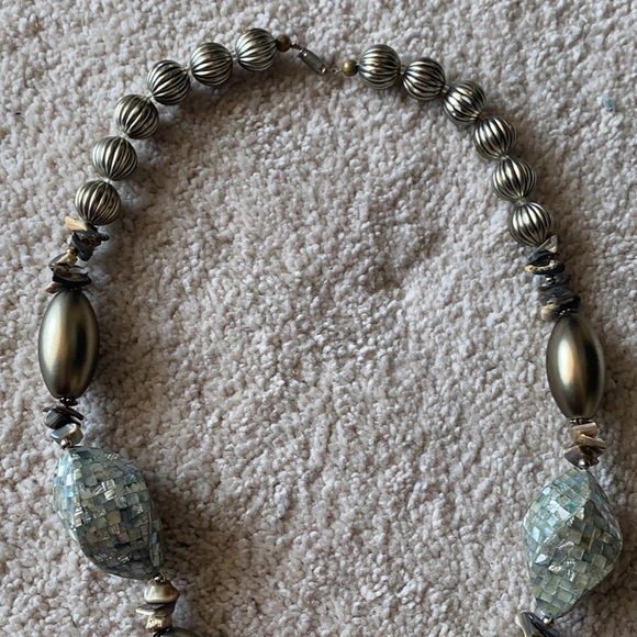 Vintage mixed lucite, bead, shell necklace - Picture 2 of 6